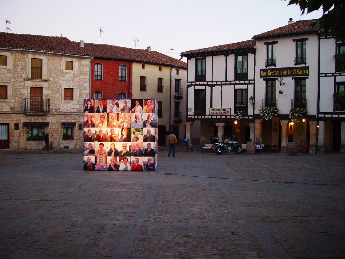 1 Retratos En Un Gran Cubo Que Guarda El Secreto De Covarrubias El Norte De Castilla