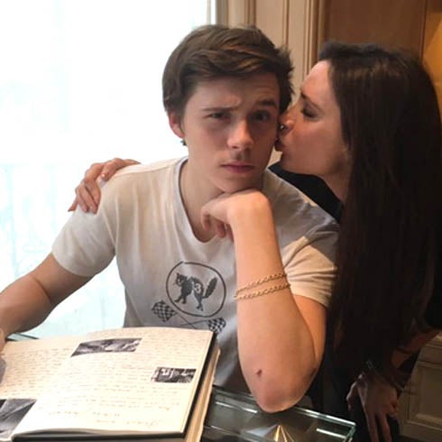 Victoria Beckham Avergüenza Públicamente A Su Hijo Brooklyn Beckham ...